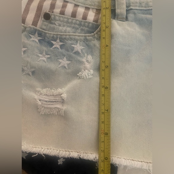 Women’s Denim Red & White Embroidered Jean Shorts Size 9 Perfect for 4th of July - Picture 11 of 16